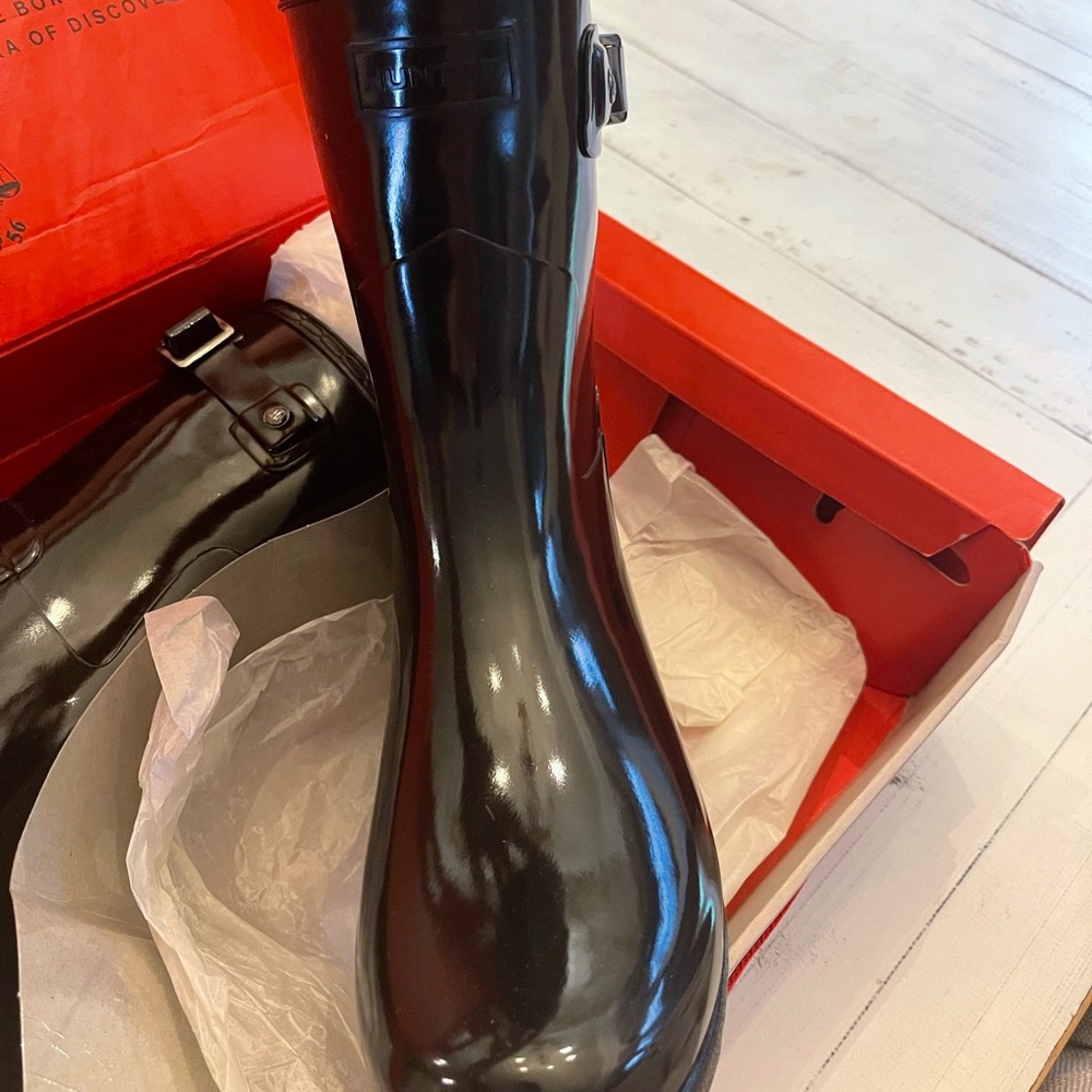 Brand new Hunter Refined Rainboots. Ankle.